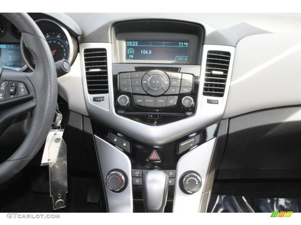 2013 Cruze LS - Summit White / Jet Black/Medium Titanium photo #12