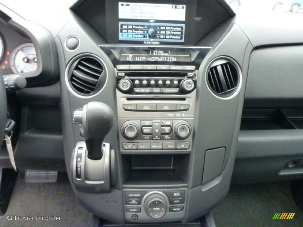 2015 Honda Pilot Touring 4WD Controls Photo #102436220