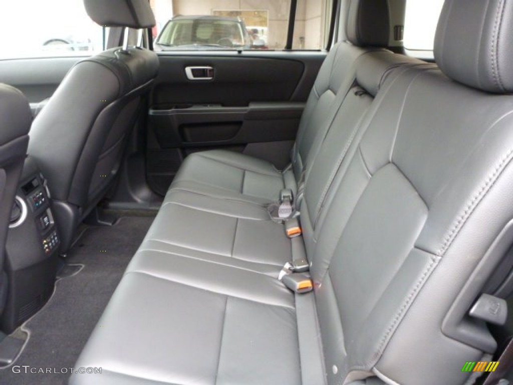2015 Honda Pilot Touring 4WD Rear Seat Photo #102436955