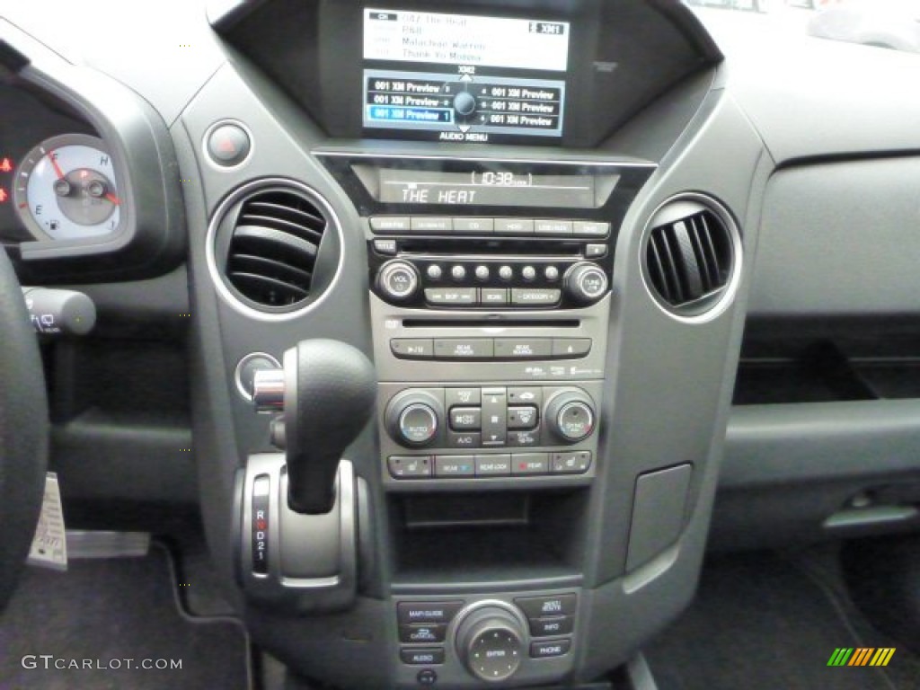 2015 Honda Pilot Touring 4WD Controls Photo #102437192