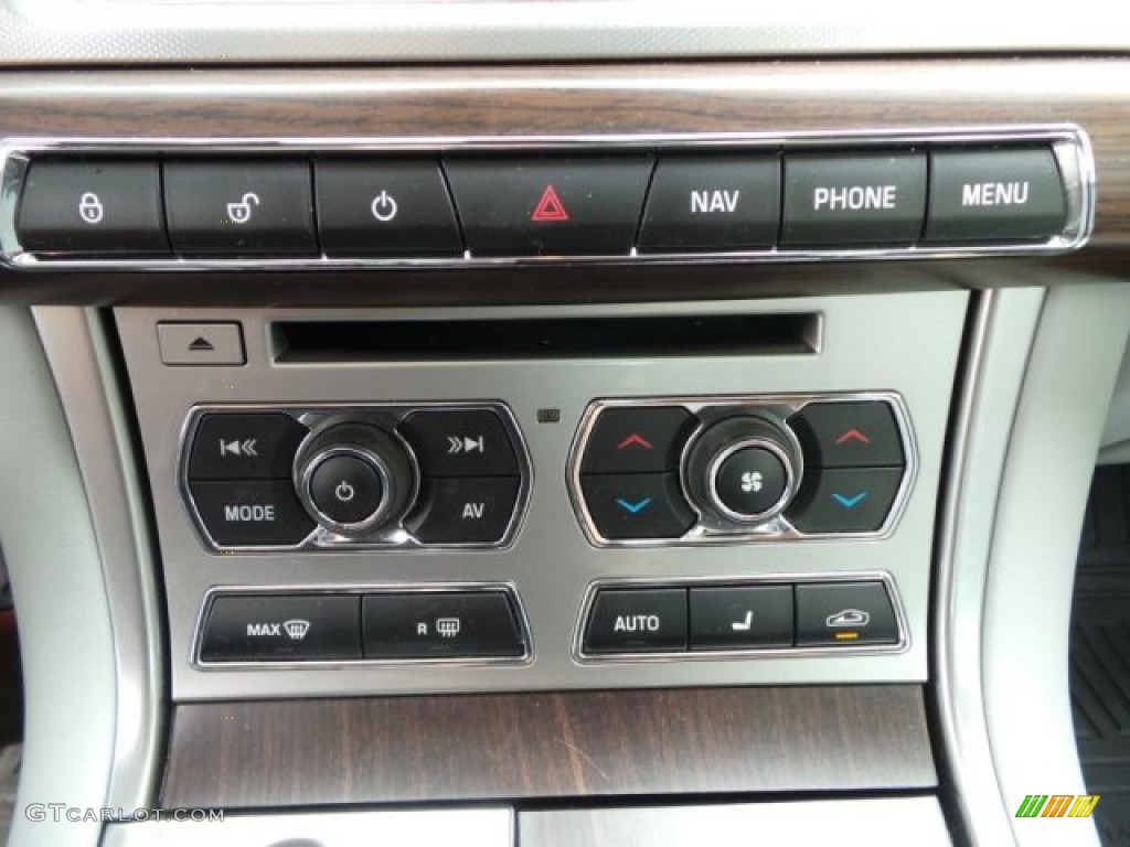 2013 Jaguar XF I4 T Controls Photos