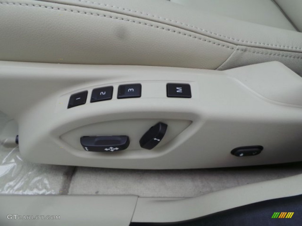 2015 Volvo XC60 T6 AWD Controls Photo #102438152