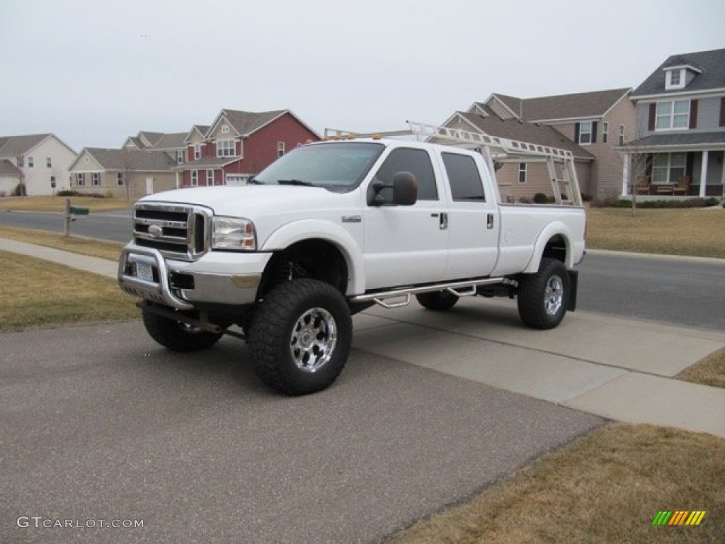 2005 F350 Super Duty XLT Crew Cab 4x4 - Oxford White / Medium Flint photo #1