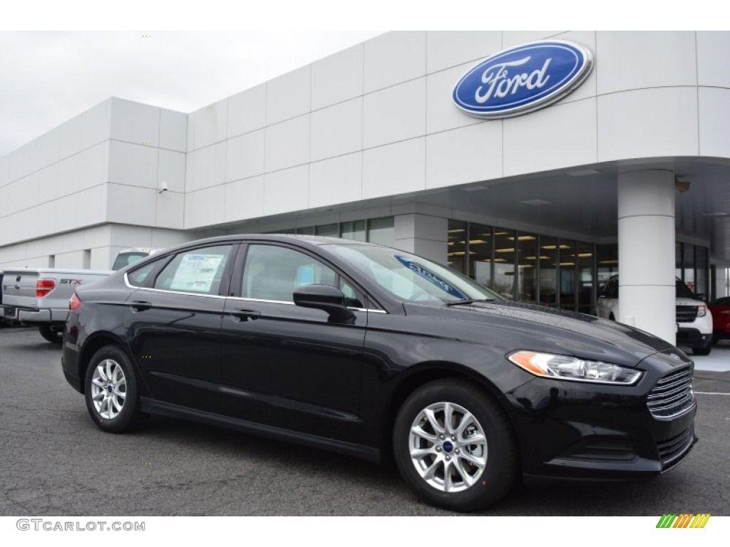 2015 Fusion S - Tuxedo Black Metallic / Earth Gray photo #1