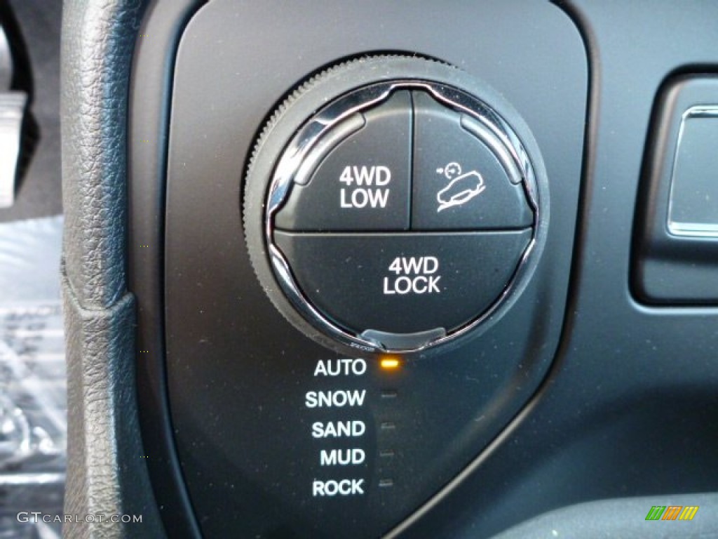 2015 Jeep Renegade Trailhawk 4x4 Controls Photo #102450551