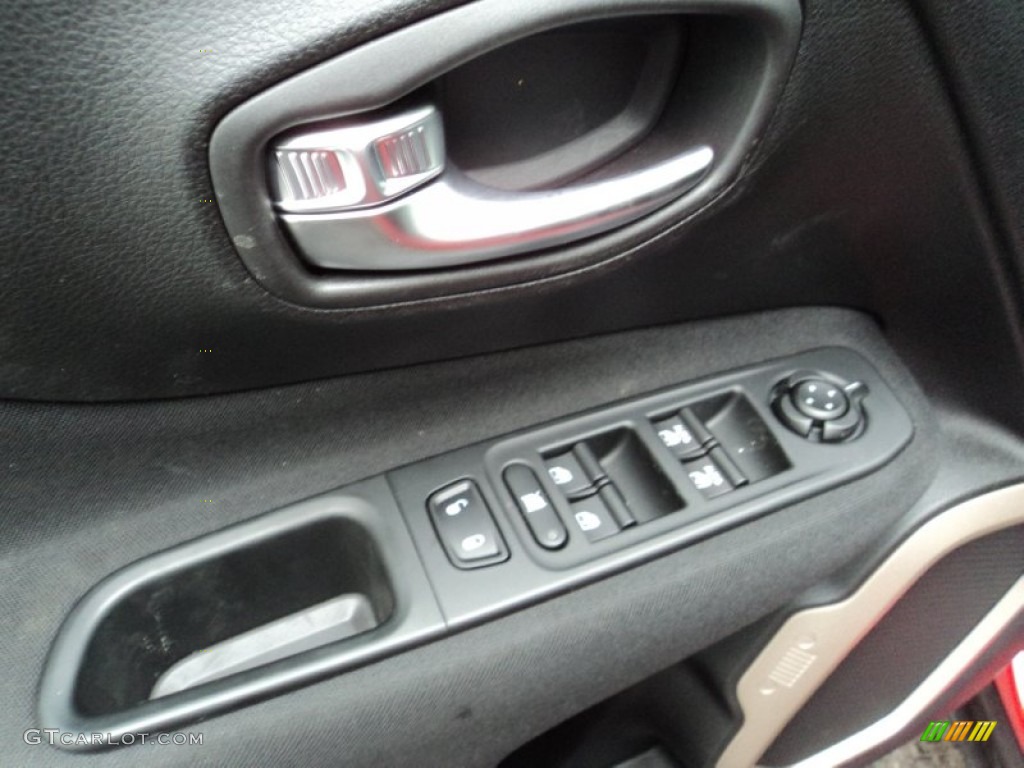 2015 Jeep Renegade Latitude 4x4 Controls Photo #102450868