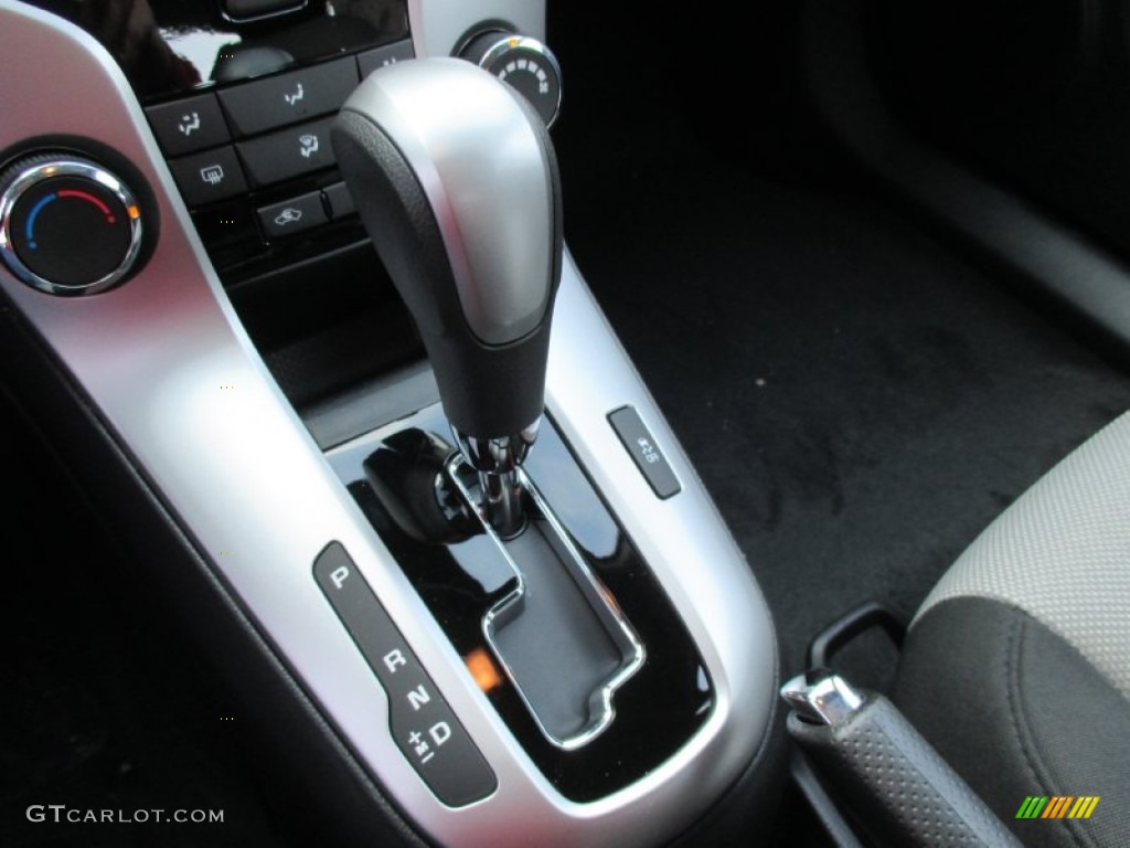 2015 Cruze LS - Red Hot / Jet Black/Medium Titanium photo #15