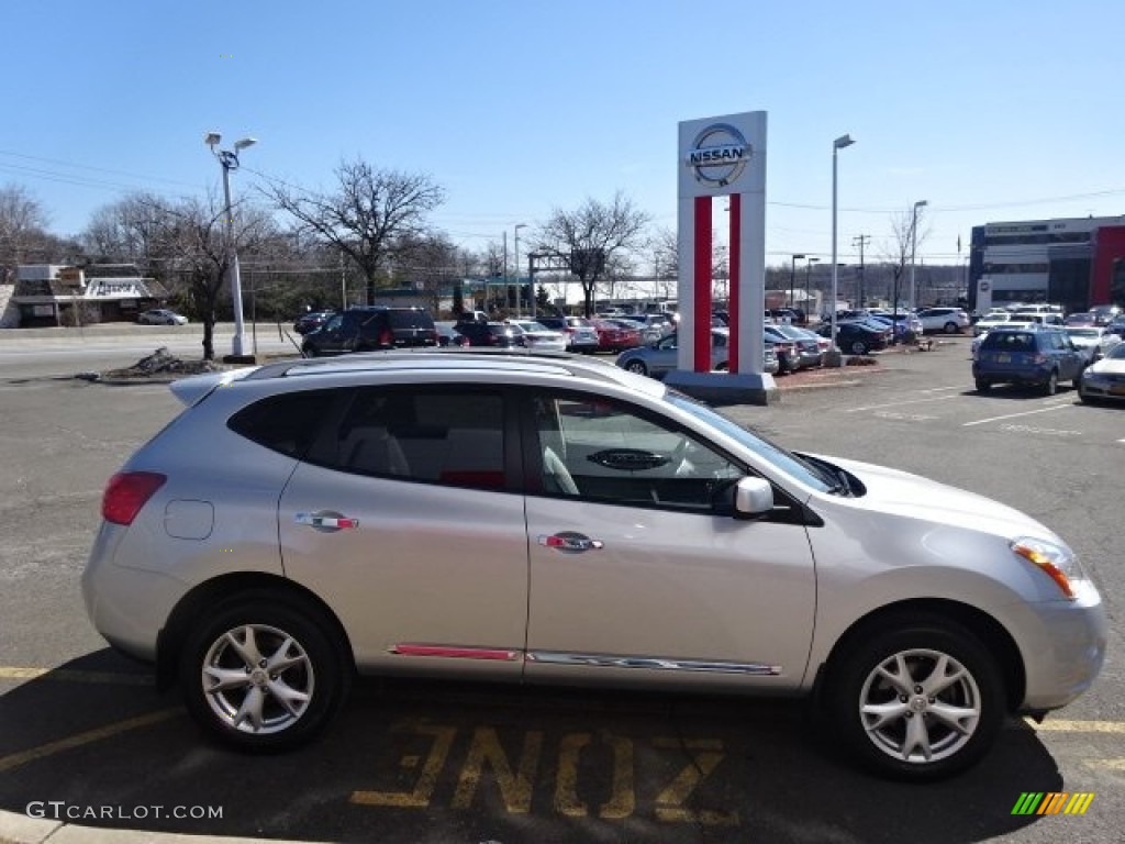 2011 Rogue SV AWD - Silver Ice Metallic / Gray photo #4