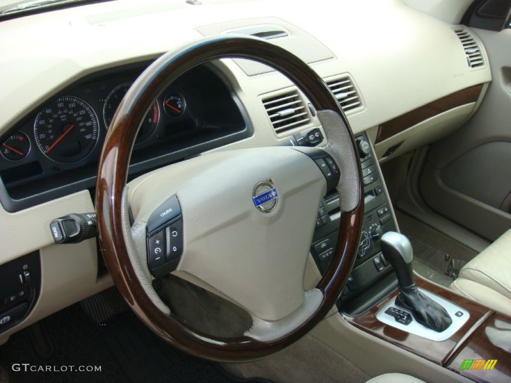 2003 Volvo XC90 T6 AWD Taupe/Light Taupe Steering Wheel Photo #102464918