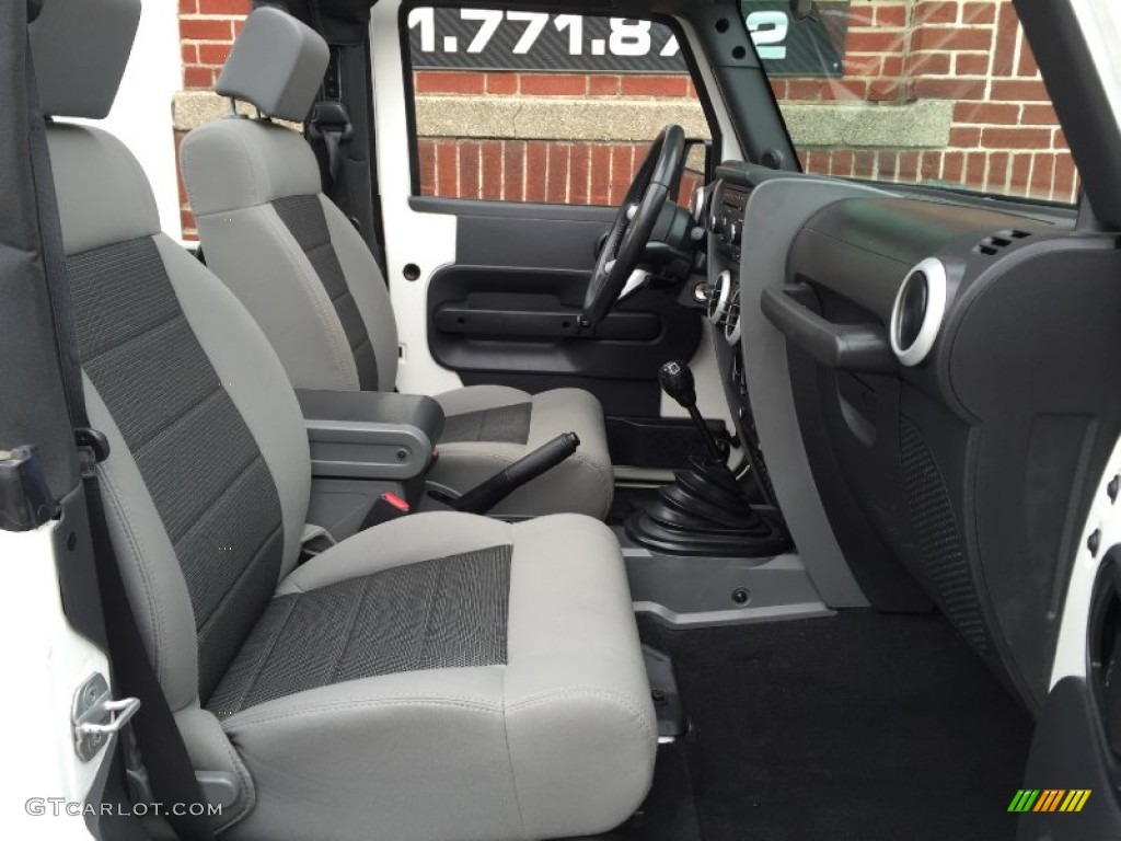 2010 Wrangler Sahara 4x4 - Stone White / Dark Slate Gray/Medium Slate Gray photo #20