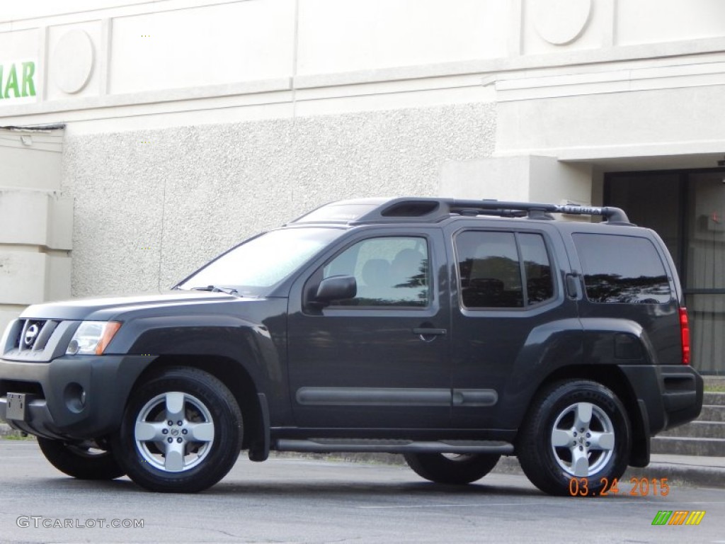 2005 Xterra SE - Night Armor Pearl / Desert/Graphite photo #2
