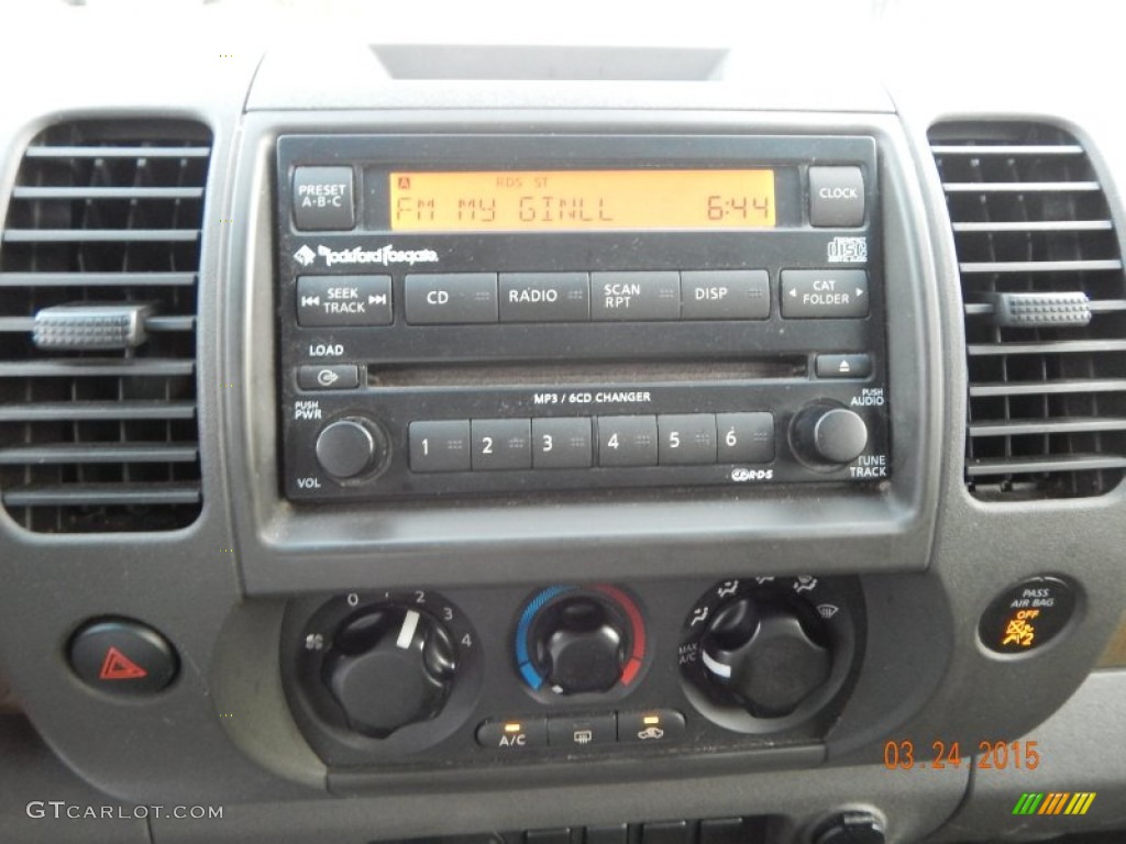 2005 Xterra SE - Night Armor Pearl / Desert/Graphite photo #15