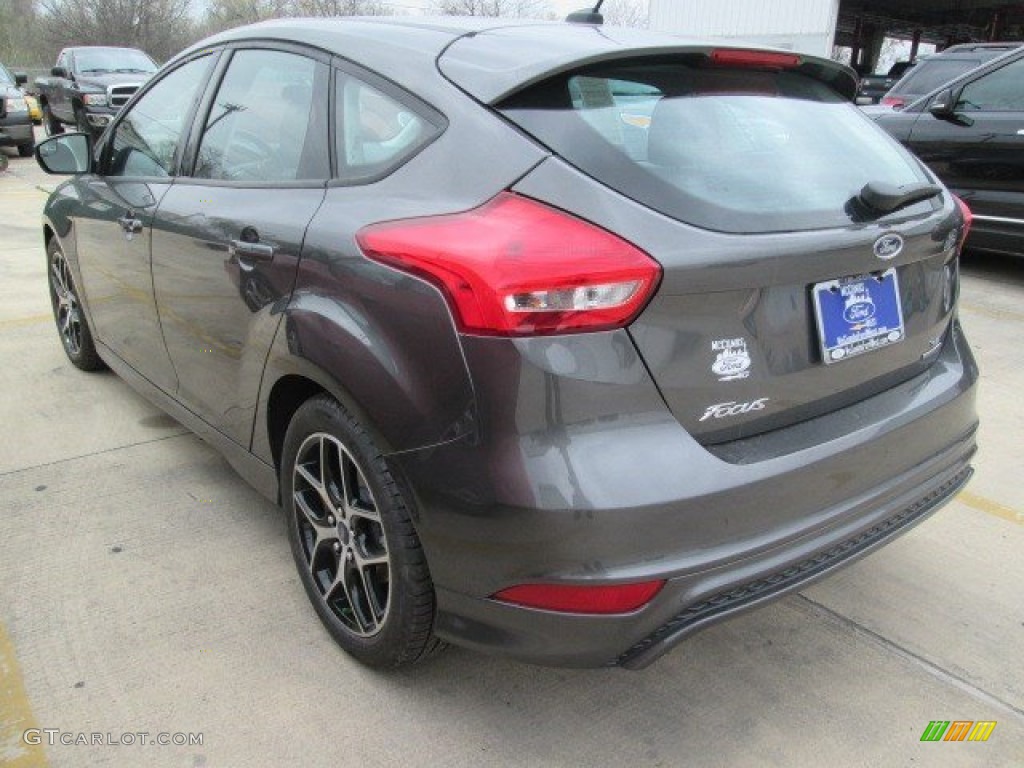 2015 Focus SE Hatchback - Magnetic Metallic / Charcoal Black photo #3