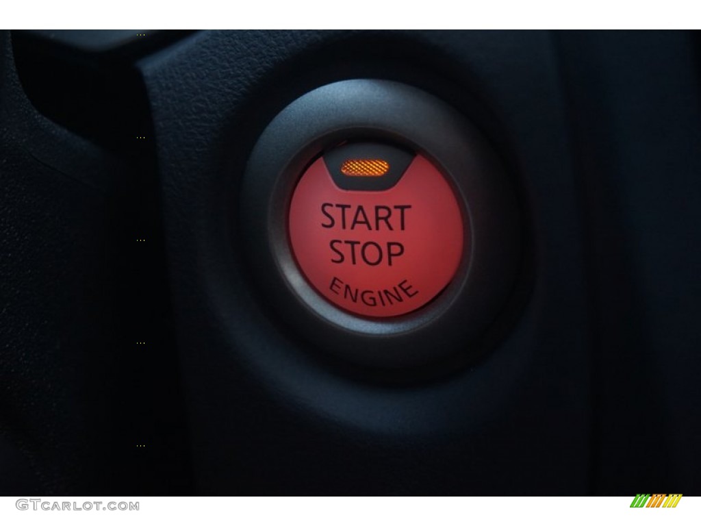 2015 Nissan Juke SV Controls Photo #102502539