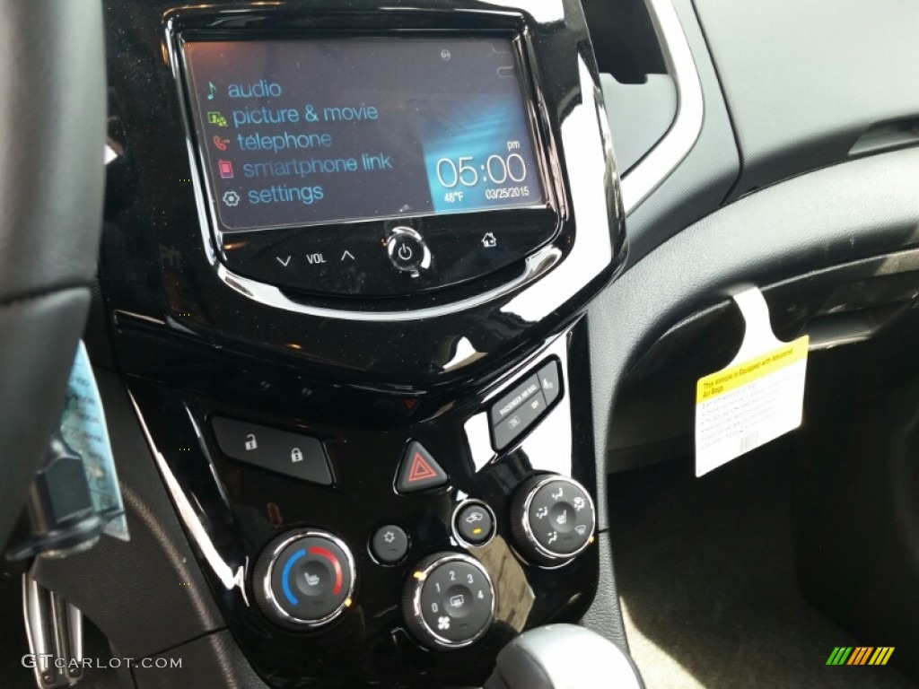 2015 Chevrolet Sonic RS Hatchback Controls Photo #102511166