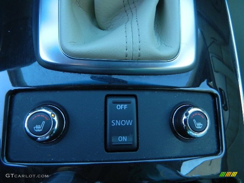2014 Infiniti QX70 AWD Controls Photo #102511175
