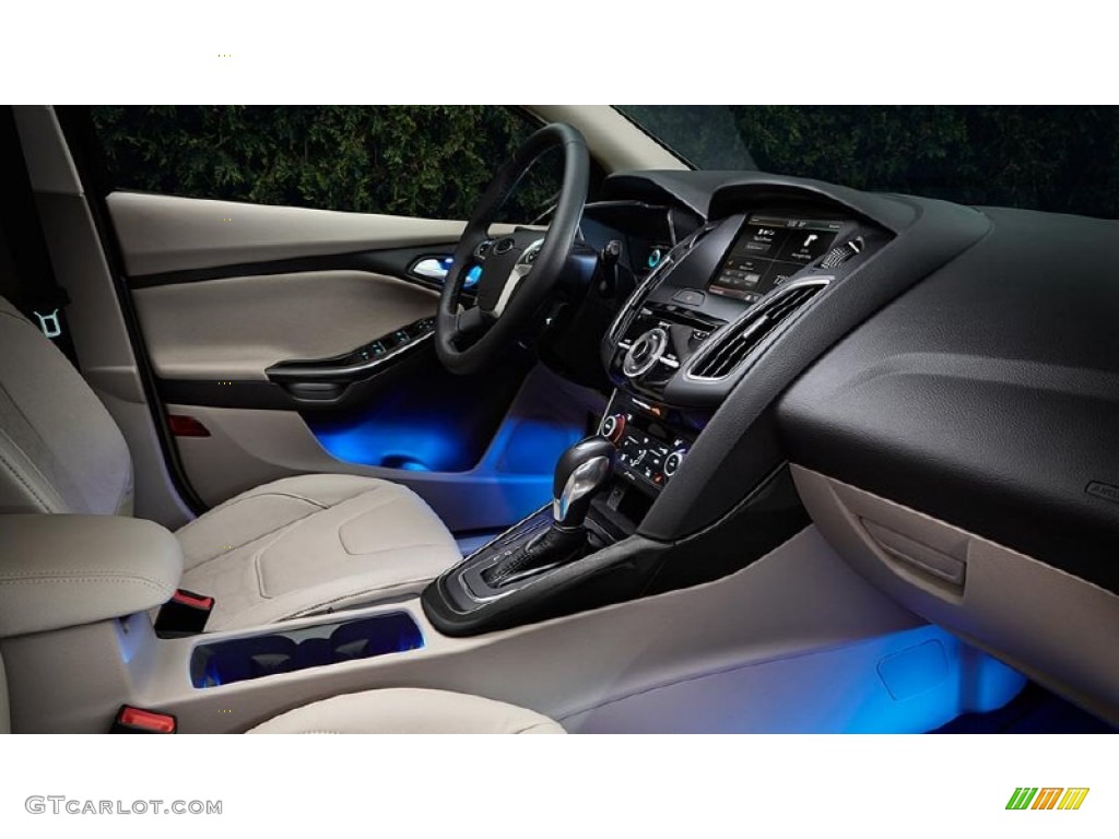 2015 Focus SE Hatchback - Blue Candy Metallic / Charcoal Black photo #6