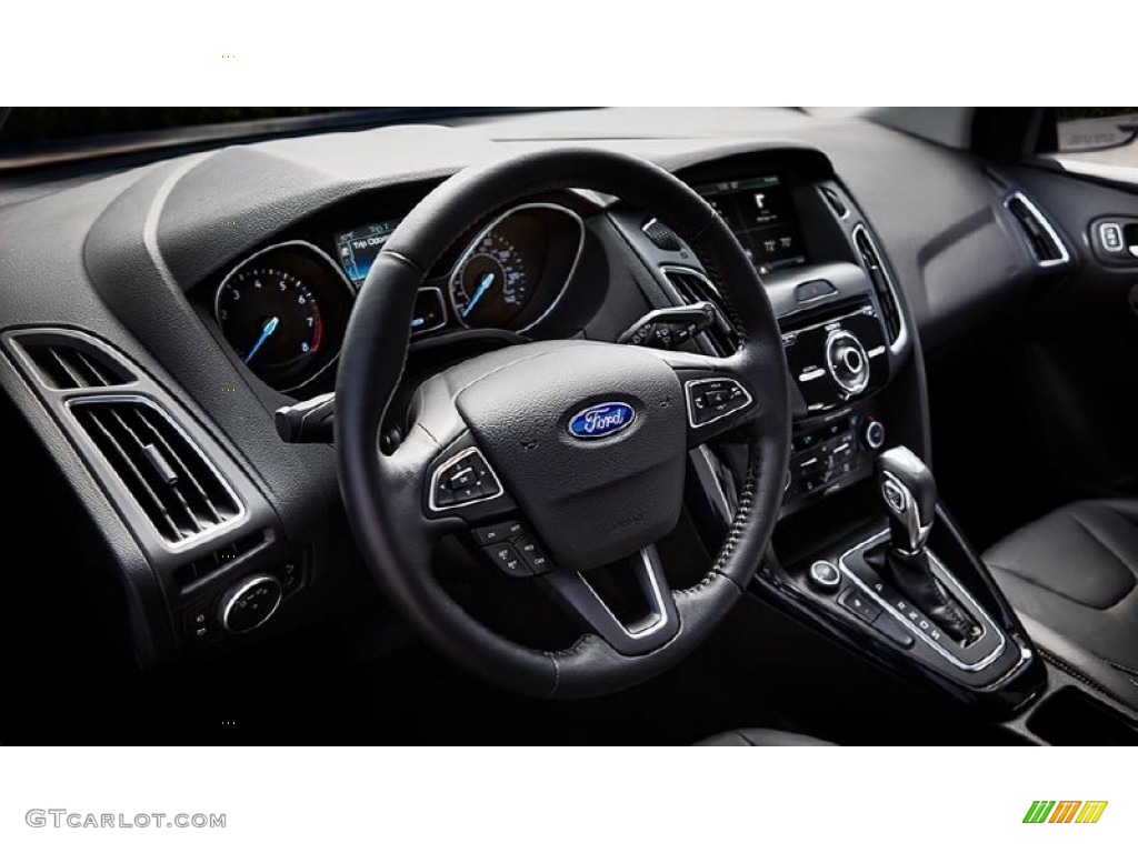 2015 Focus SE Hatchback - Blue Candy Metallic / Charcoal Black photo #12