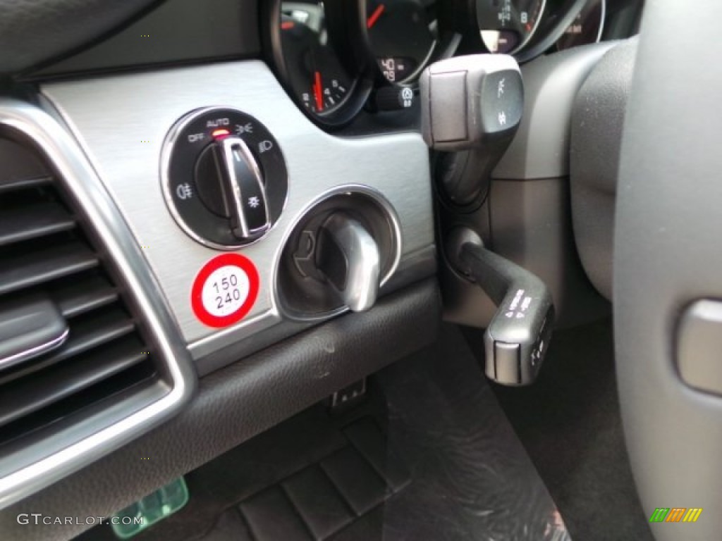 2015 Porsche Panamera Standard Panamera Model Controls Photo #102526520