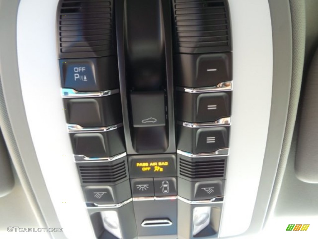 2015 Porsche Panamera Standard Panamera Model Controls Photo #102526577