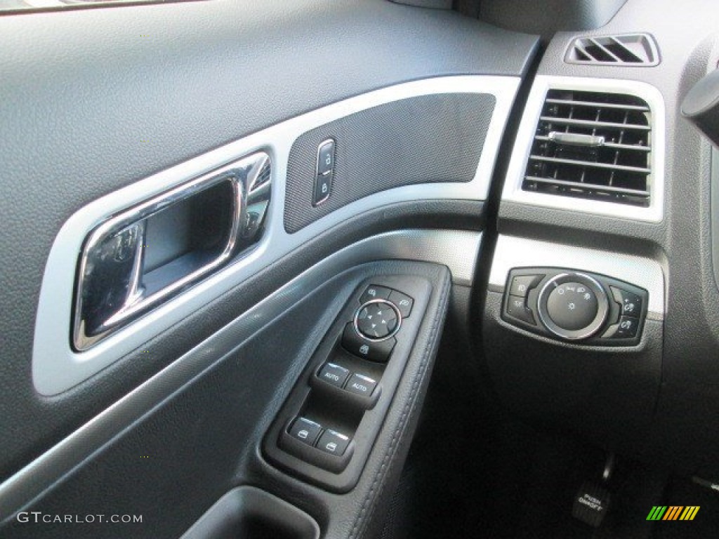 2015 Explorer XLT - Ingot Silver / Charcoal Black photo #18