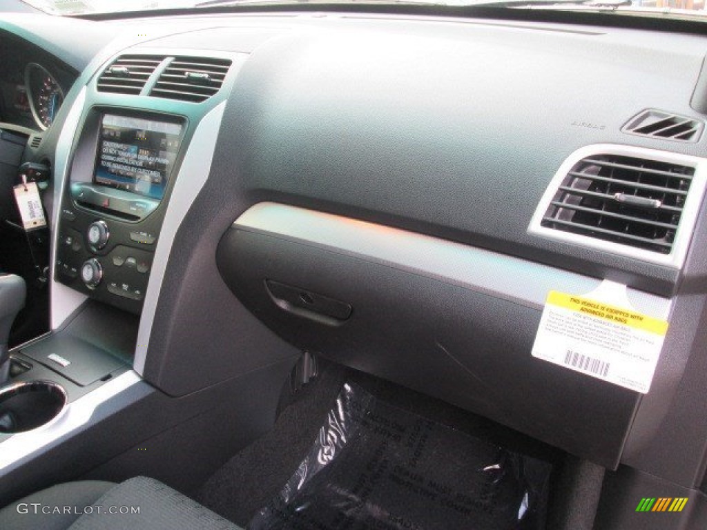 2015 Explorer XLT - Ingot Silver / Charcoal Black photo #42