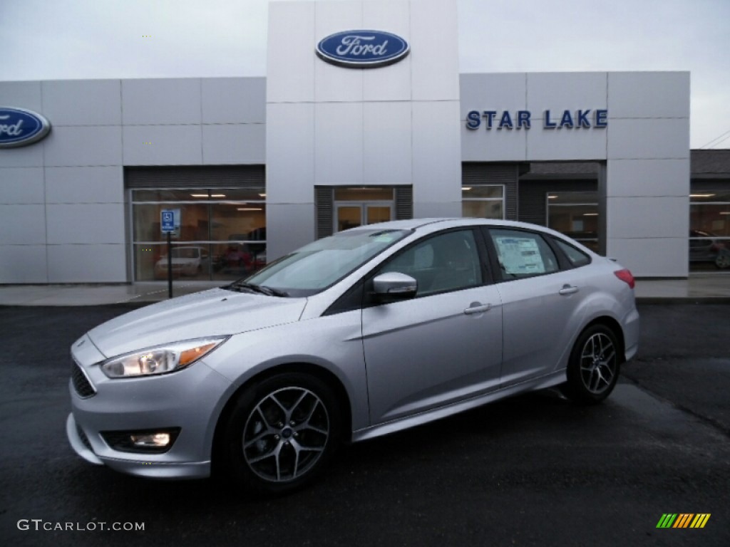 2015 Focus SE Sedan - Ingot Silver Metallic / Medium Light Stone photo #1