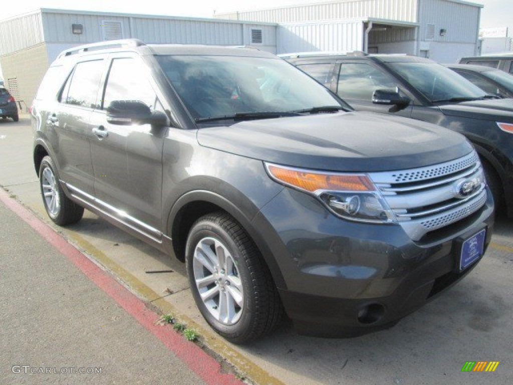 2015 Explorer XLT - Magnetic / Medium Light Stone photo #12