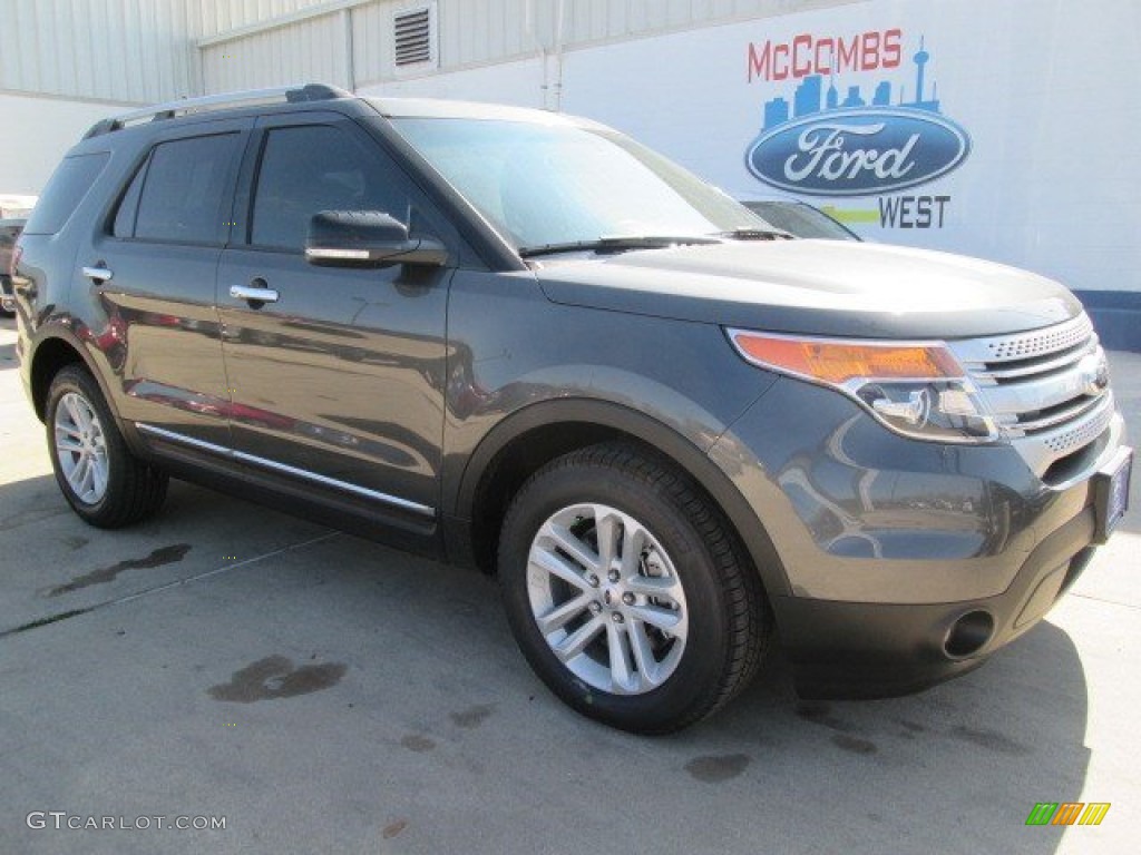 2015 Explorer XLT - Magnetic / Medium Light Stone photo #13