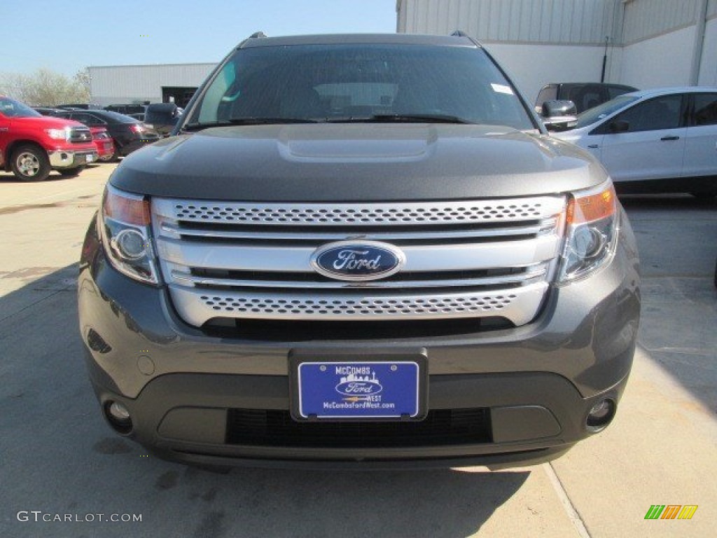 2015 Explorer XLT - Magnetic / Medium Light Stone photo #15