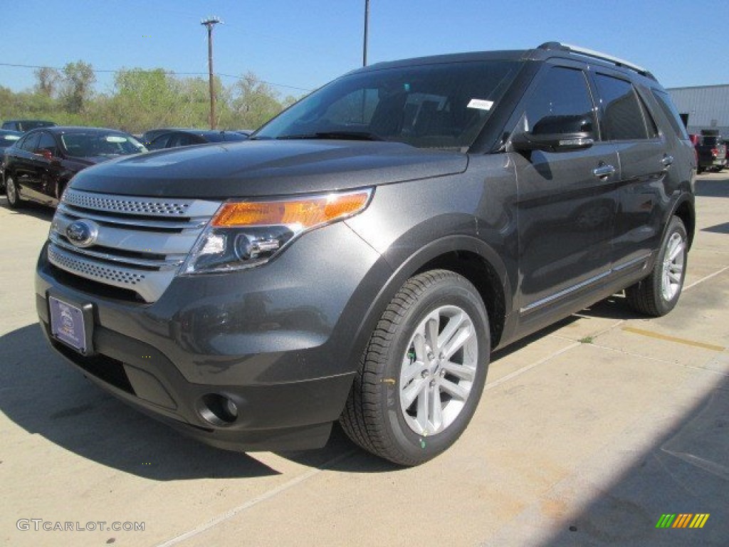 2015 Explorer XLT - Magnetic / Medium Light Stone photo #16