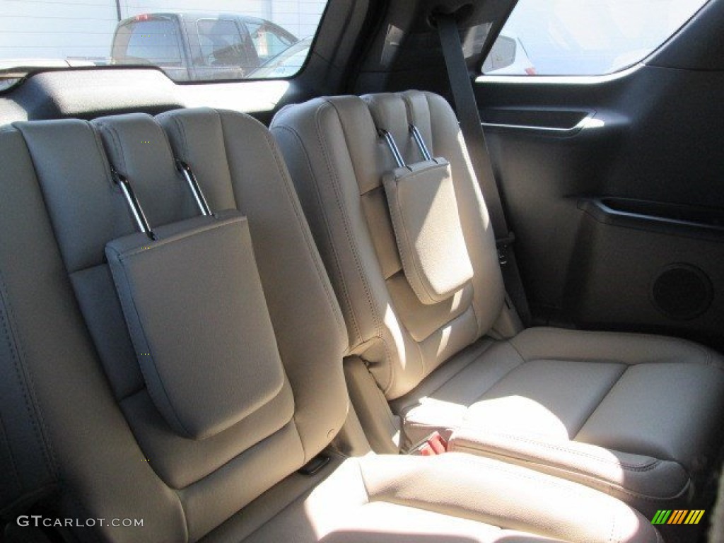 2015 Explorer XLT - Magnetic / Medium Light Stone photo #25