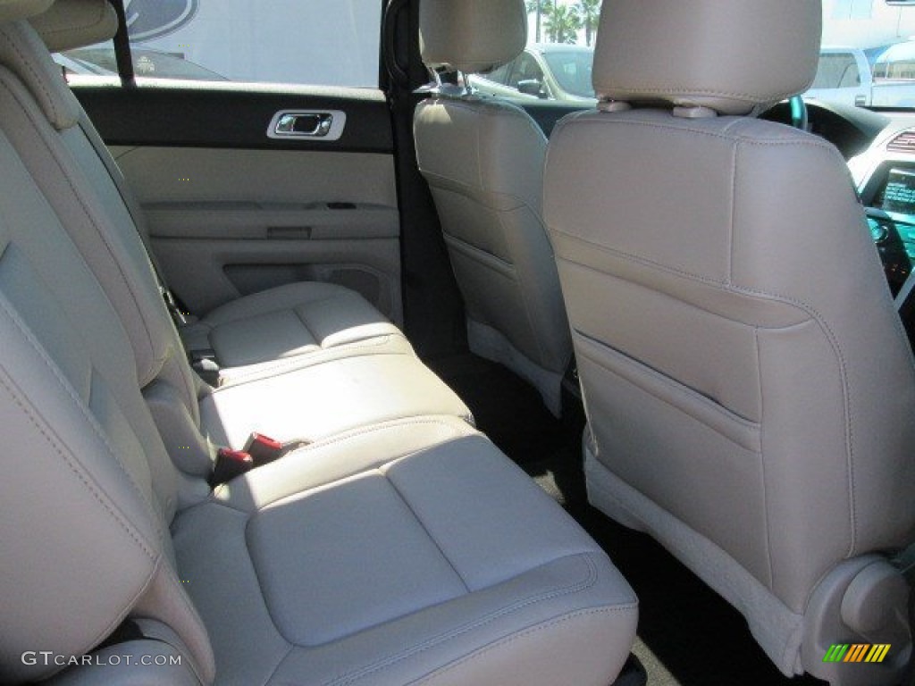 2015 Explorer XLT - Magnetic / Medium Light Stone photo #26