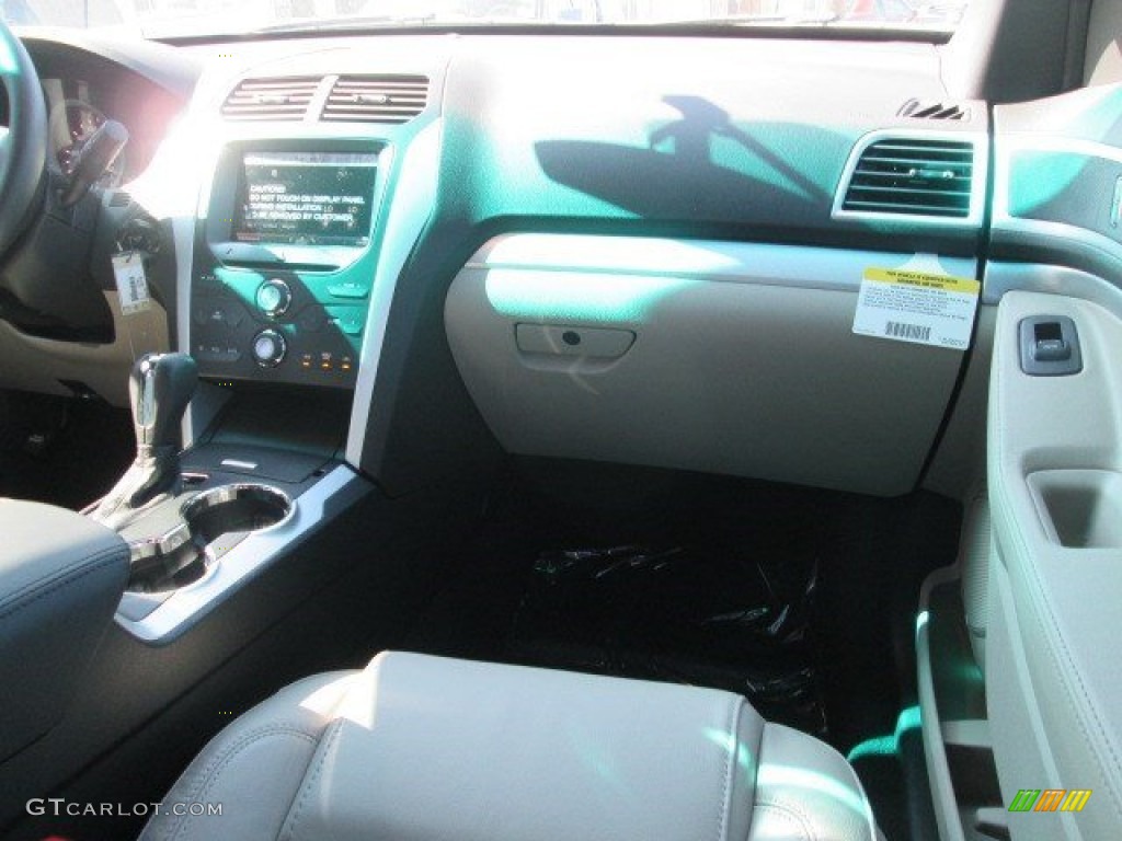 2015 Explorer XLT - Magnetic / Medium Light Stone photo #28