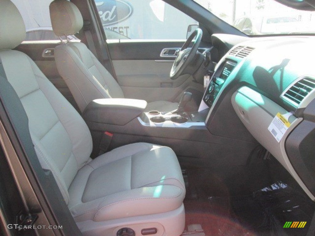 2015 Explorer XLT - Magnetic / Medium Light Stone photo #30