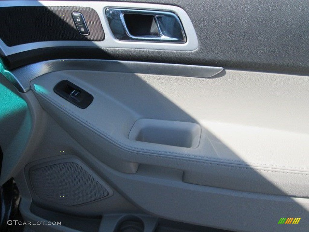 2015 Explorer XLT - Magnetic / Medium Light Stone photo #32