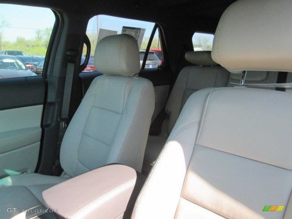 2015 Explorer XLT - Magnetic / Medium Light Stone photo #34