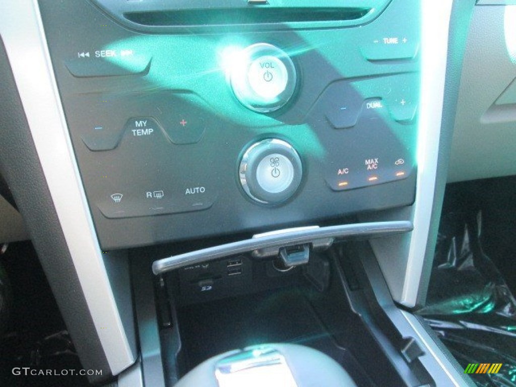 2015 Explorer XLT - Magnetic / Medium Light Stone photo #43