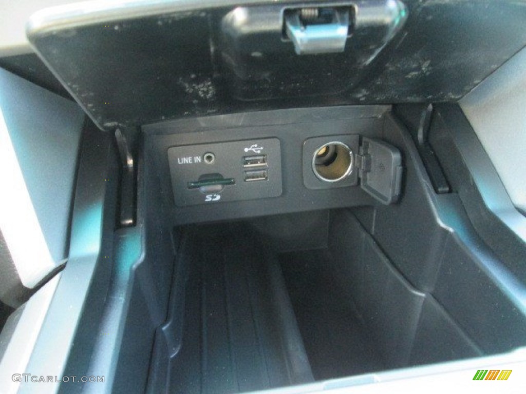 2015 Explorer XLT - Magnetic / Medium Light Stone photo #46