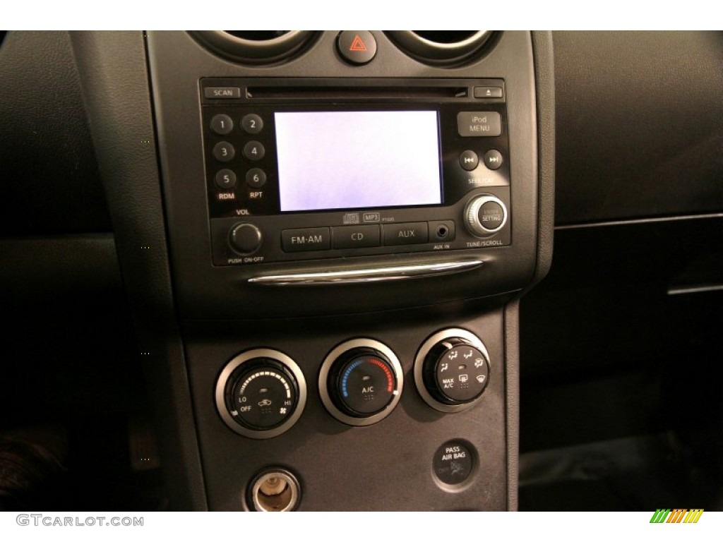 2011 Nissan Rogue SV AWD Controls Photo #102530477