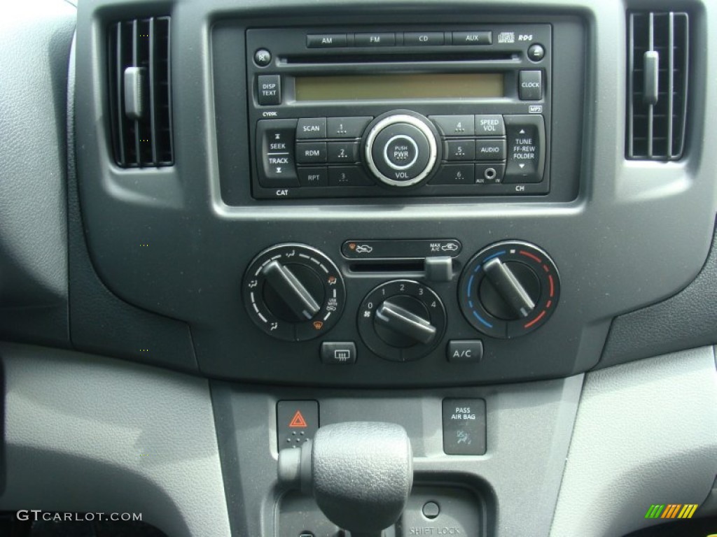 2015 Chevrolet City Express LT Controls Photo #102531815