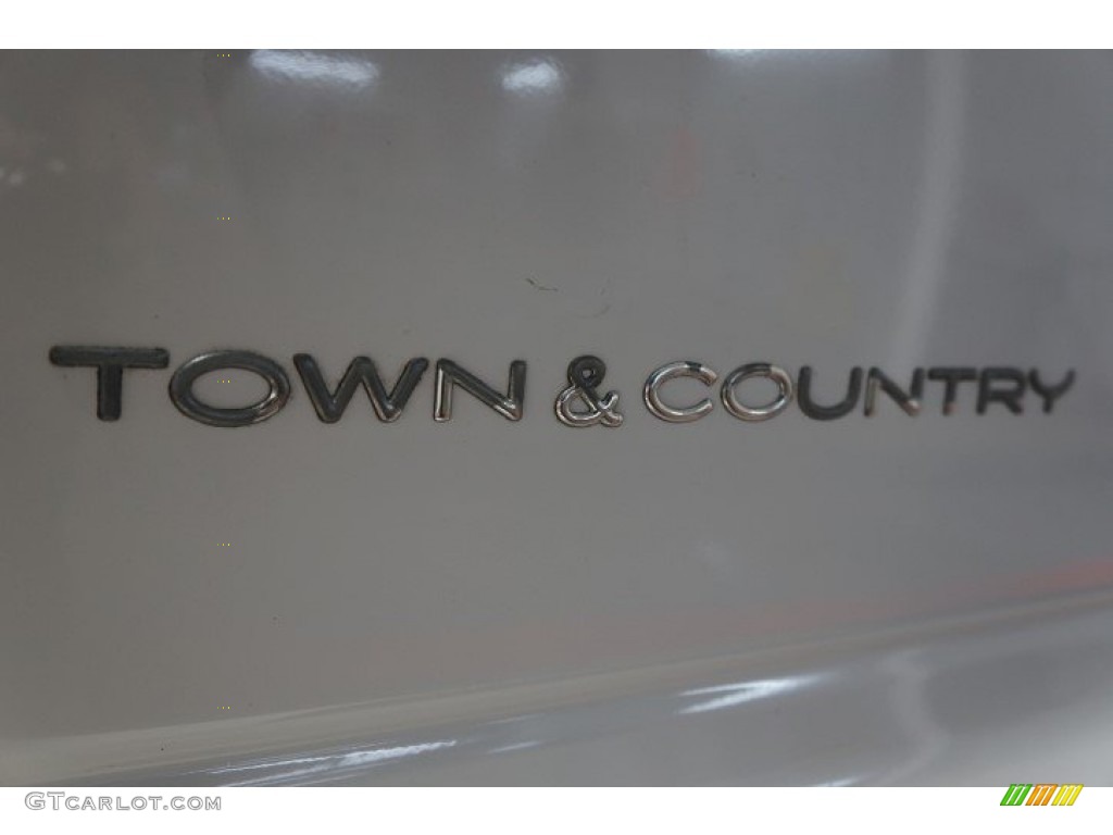2003 Town & Country LX - Stone White / Taupe photo #64