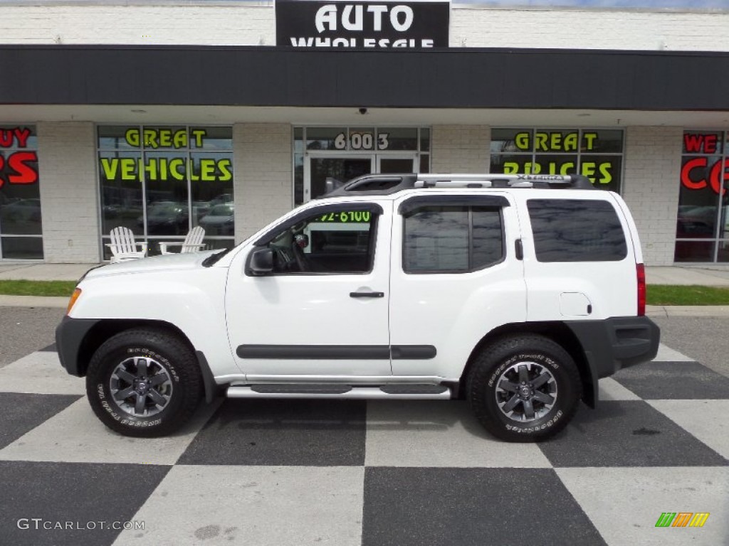 Glacier White Nissan Xterra