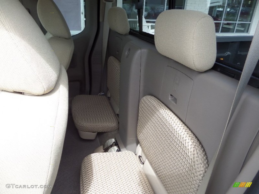 2015 Nissan Frontier SV King Cab Rear Seat Photos
