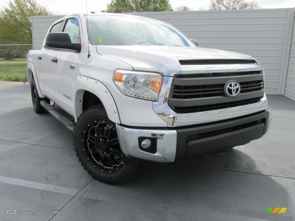 2015 Tundra SR5 CrewMax 4x4 - Super White / Graphite photo #2