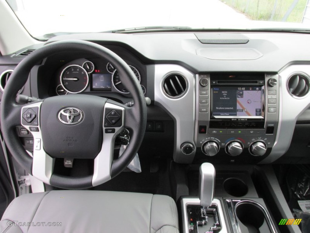 2015 Tundra SR5 CrewMax 4x4 - Super White / Graphite photo #26