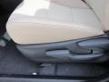 Super White - RAV4 XLE Photo No. 23