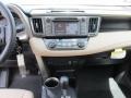 Super White - RAV4 XLE Photo No. 26