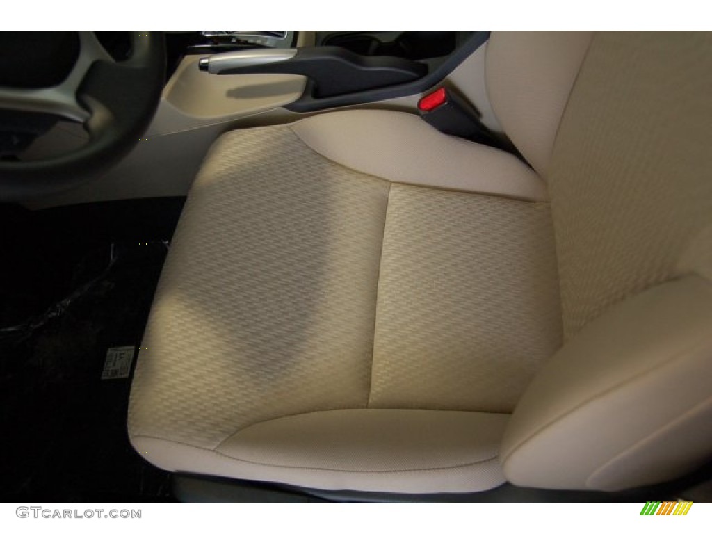 2015 Civic HF Sedan - Taffeta White / Beige photo #11