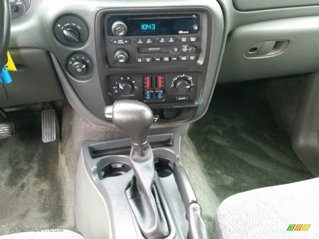 2002 TrailBlazer LT 4x4 - Majestic Red Metallic / Dark Pewter photo #17